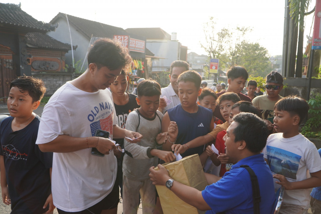 Semarak Antusias Masyarakat dalam Pengumpulan Kupon Berhadiah Porsenides Dalung 2025